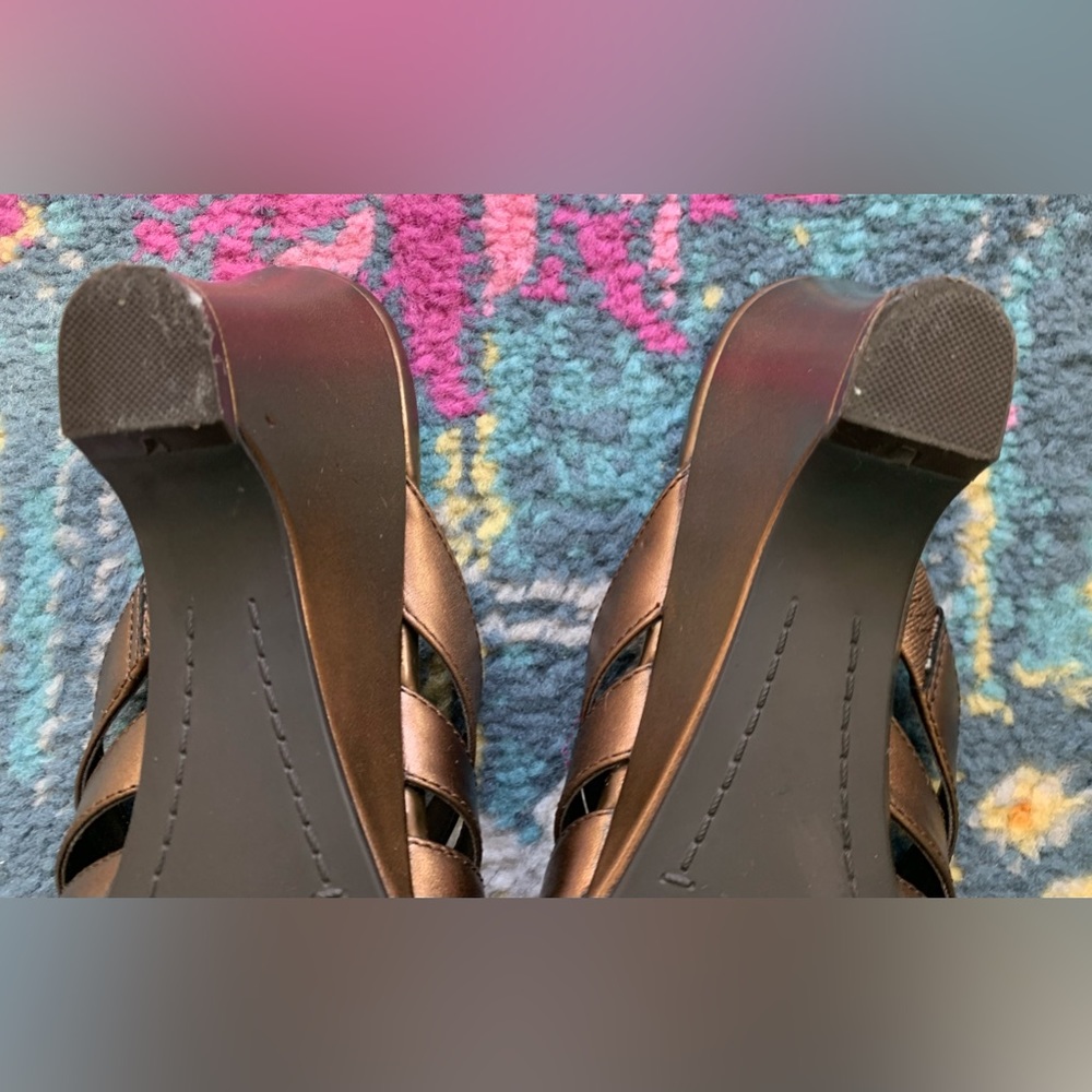 Excellent Condition, Life Stride “Natchez-Bronze” Sandal, Comes w/ Box, Size 7.5 - Picture 4 of 8